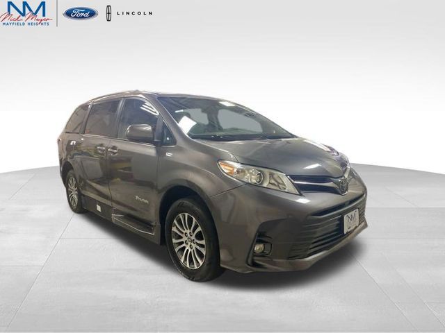 2020 Toyota Sienna XLE