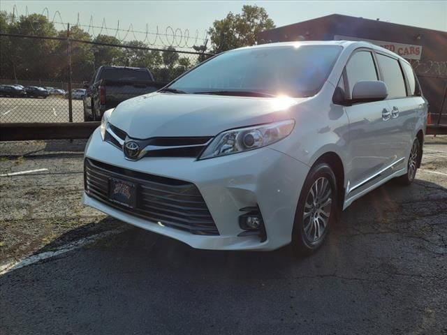 2020 Toyota Sienna XLE Premium