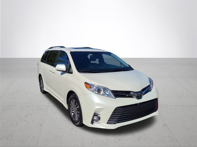 2020 Toyota Sienna XLE Premium