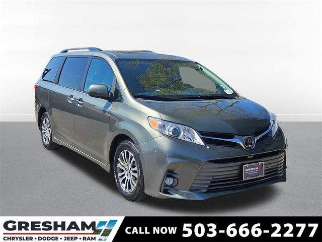 2020 Toyota Sienna XLE