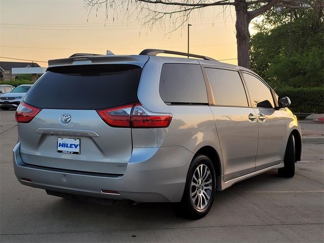 2020 Toyota Sienna XLE