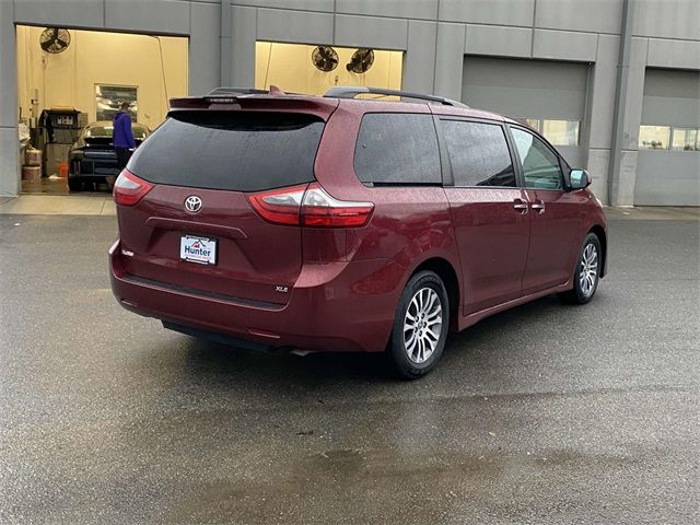 2020 Toyota Sienna XLE