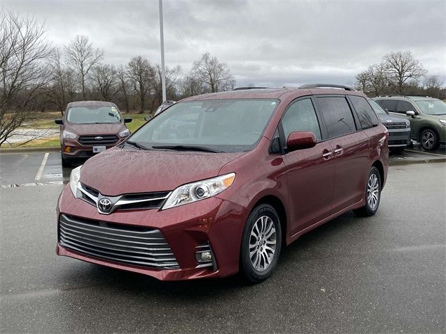 2020 Toyota Sienna XLE