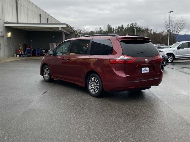 2020 Toyota Sienna XLE