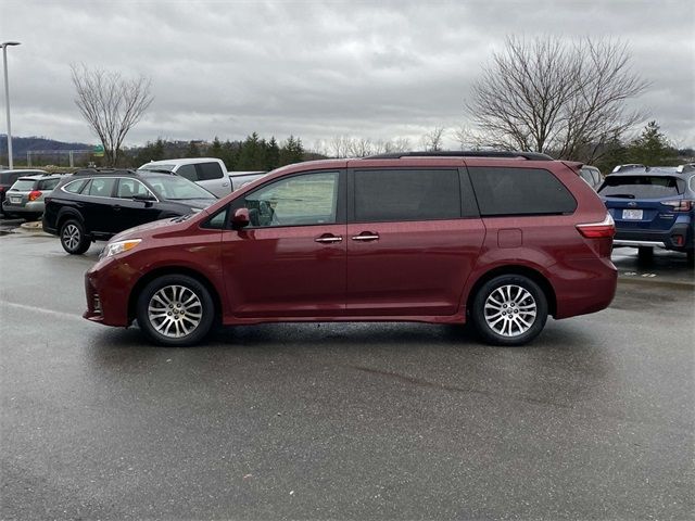 2020 Toyota Sienna XLE