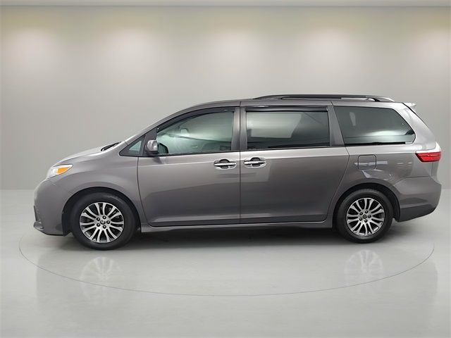 2020 Toyota Sienna XLE