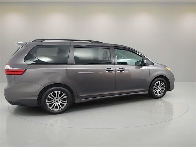 2020 Toyota Sienna XLE