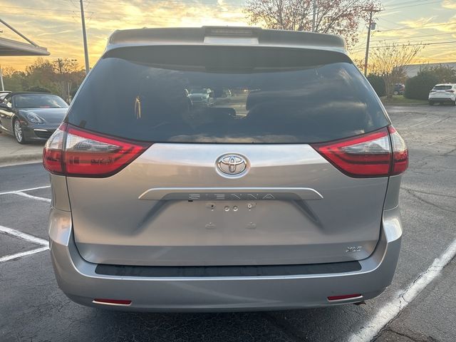 2020 Toyota Sienna XLE