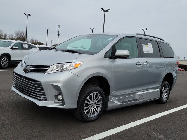 2020 Toyota Sienna XLE