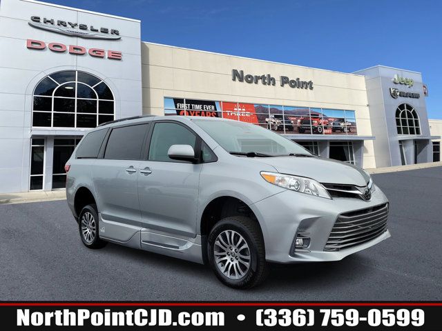 2020 Toyota Sienna XLE