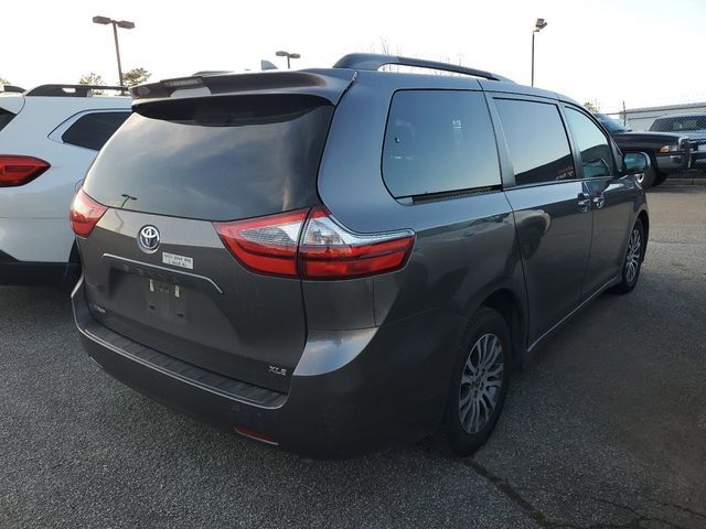 2020 Toyota Sienna XLE