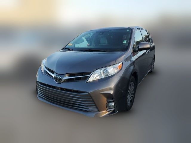 2020 Toyota Sienna XLE