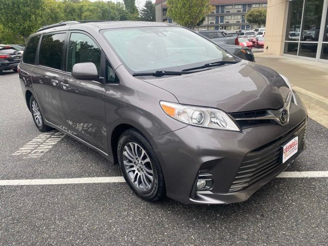 2020 Toyota Sienna XLE