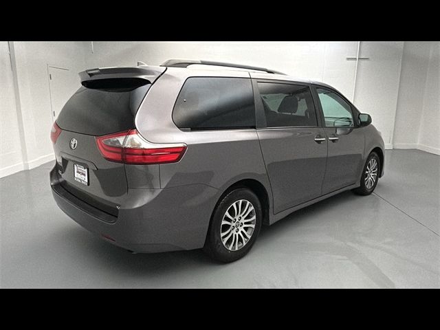 2020 Toyota Sienna XLE