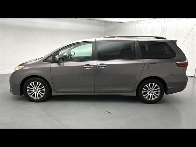 2020 Toyota Sienna XLE