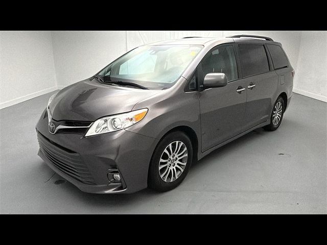 2020 Toyota Sienna XLE