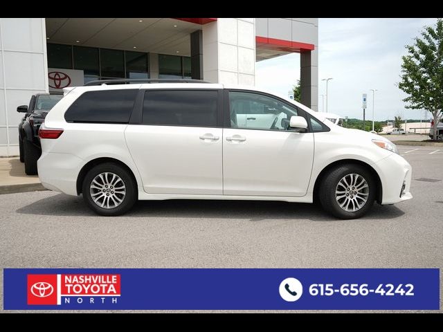 2020 Toyota Sienna XLE