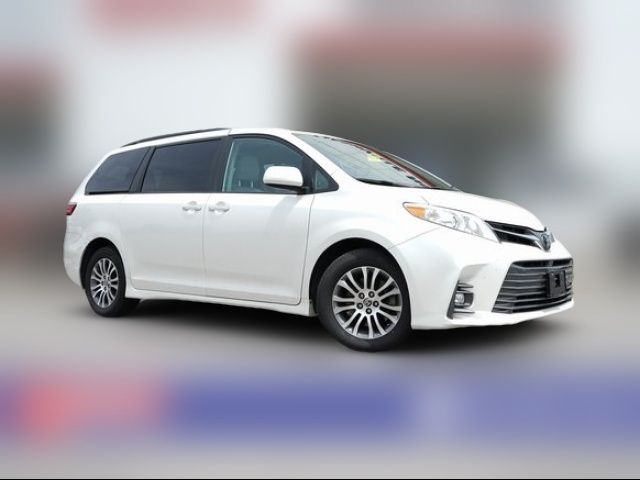 2020 Toyota Sienna XLE