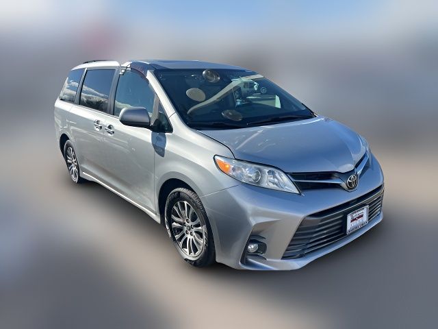 2020 Toyota Sienna XLE