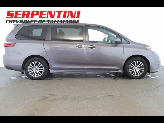 2020 Toyota Sienna XLE