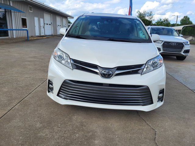 2020 Toyota Sienna XLE
