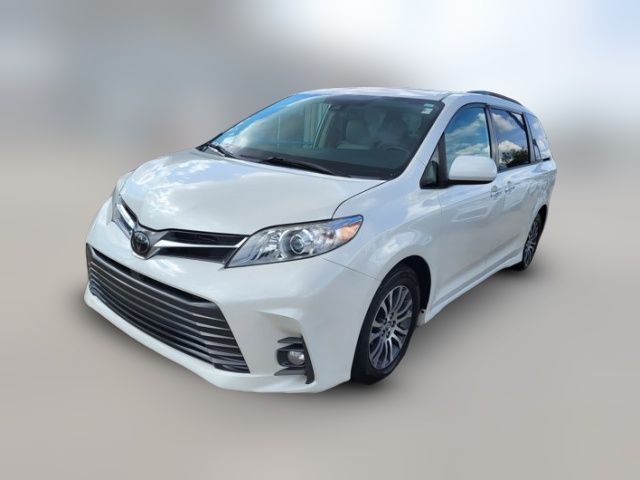 2020 Toyota Sienna XLE