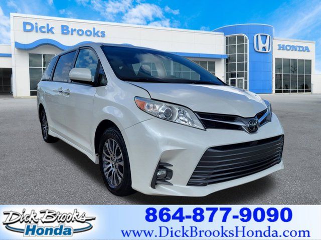 2020 Toyota Sienna XLE