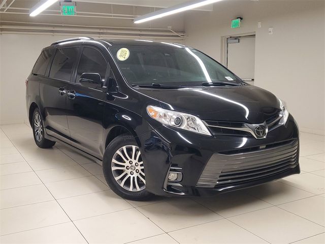 2020 Toyota Sienna XLE