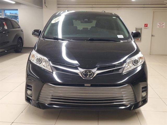 2020 Toyota Sienna XLE