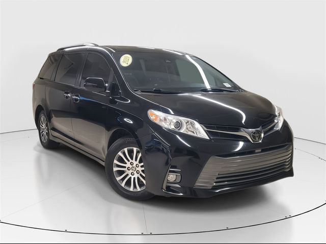 2020 Toyota Sienna XLE