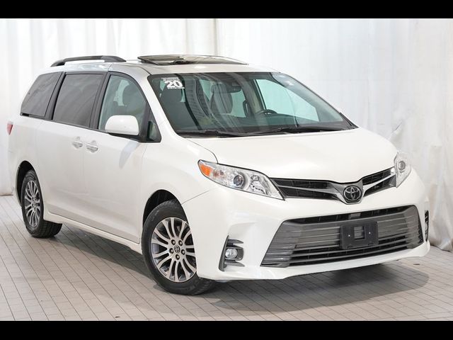 2020 Toyota Sienna XLE