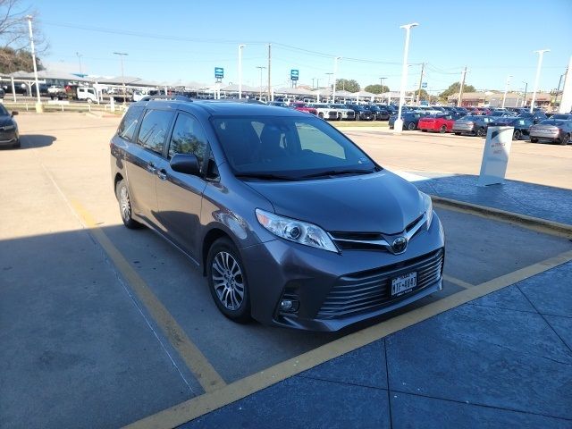 2020 Toyota Sienna XLE