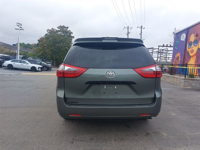 2020 Toyota Sienna L