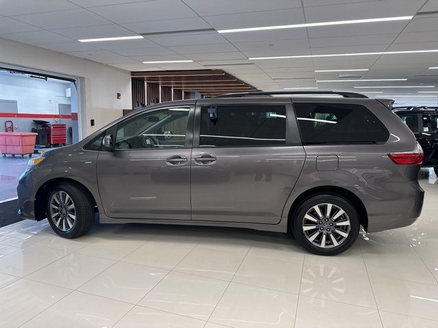 2020 Toyota Sienna LE