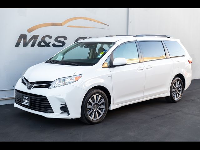 2020 Toyota Sienna LE