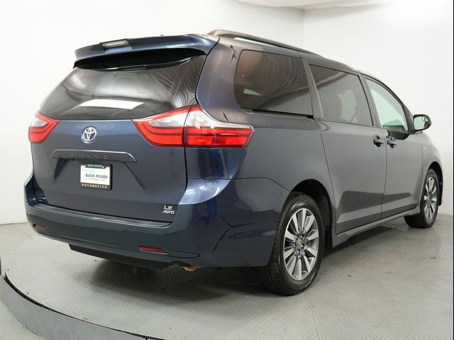 2020 Toyota Sienna LE