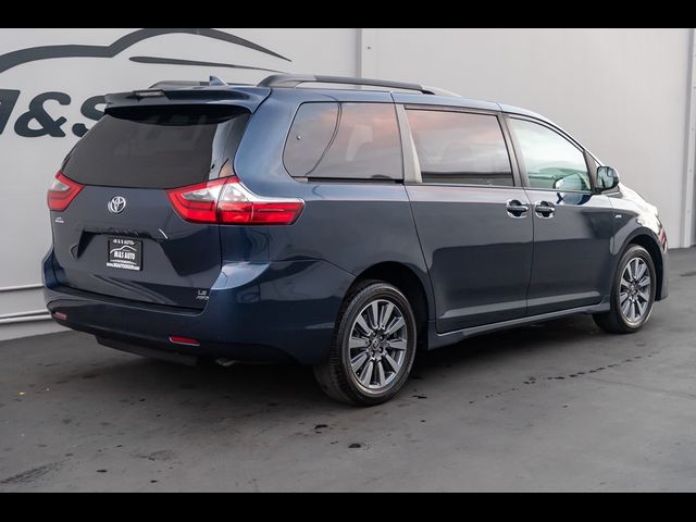 2020 Toyota Sienna LE