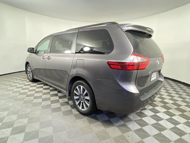 2020 Toyota Sienna LE