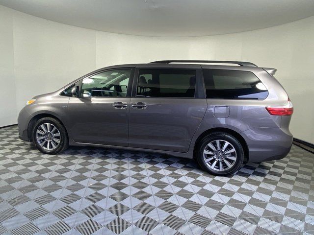 2020 Toyota Sienna LE