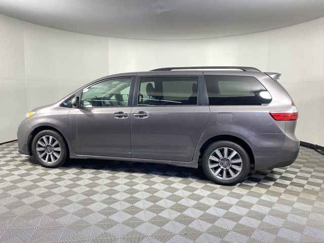 2020 Toyota Sienna LE