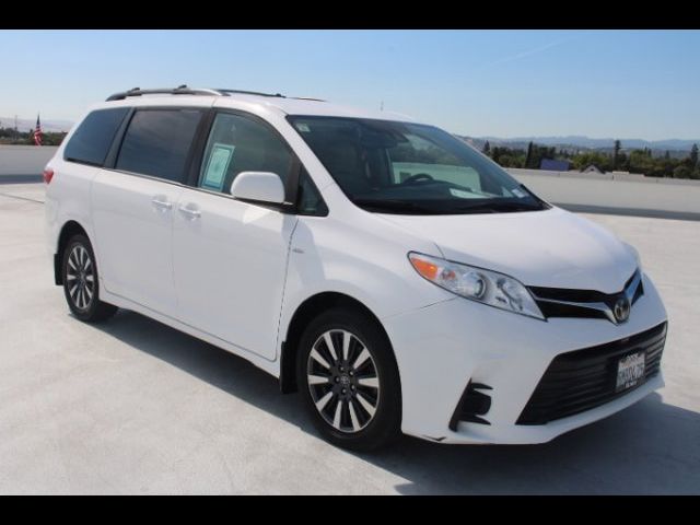 2020 Toyota Sienna LE