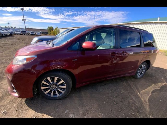 2020 Toyota Sienna LE