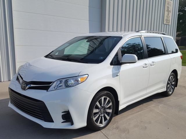 2020 Toyota Sienna LE