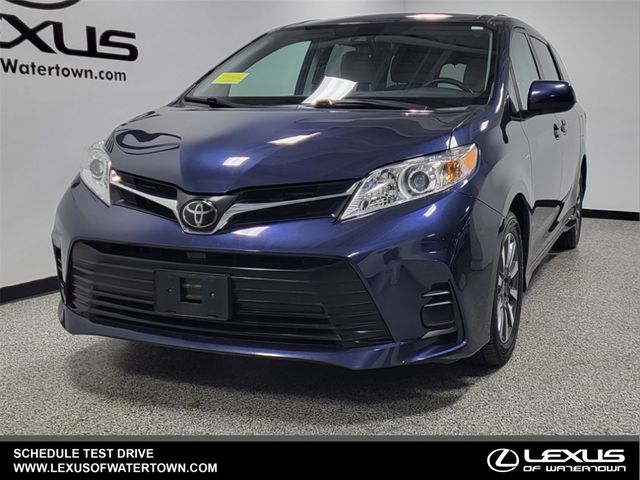 2020 Toyota Sienna LE