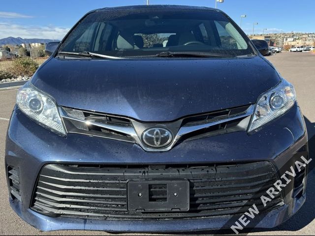 2020 Toyota Sienna LE