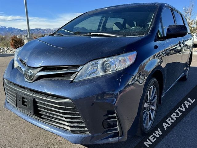 2020 Toyota Sienna LE