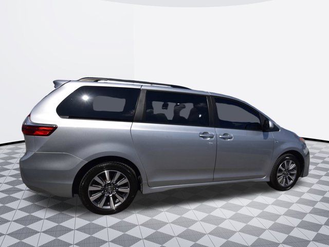 2020 Toyota Sienna LE