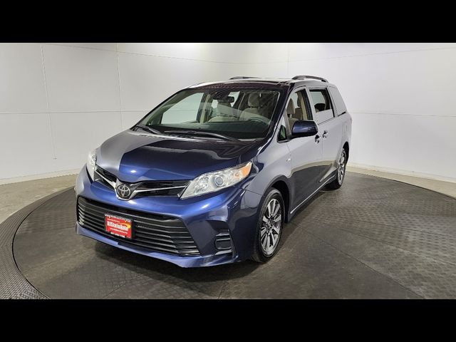 2020 Toyota Sienna LE