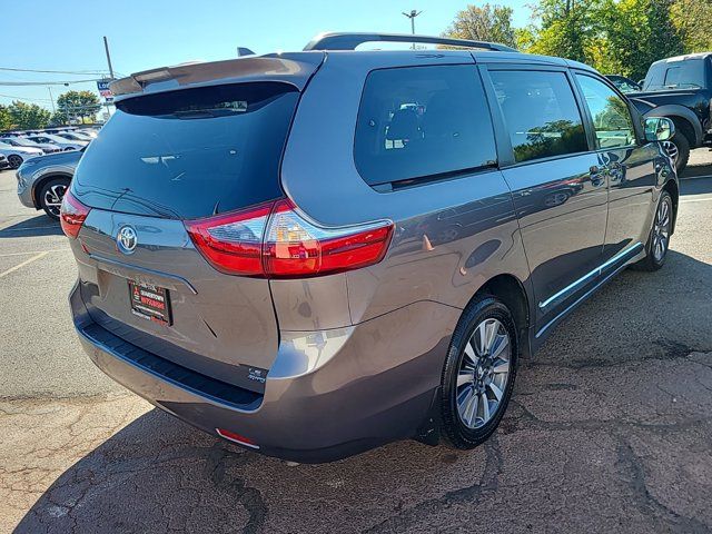 2020 Toyota Sienna LE