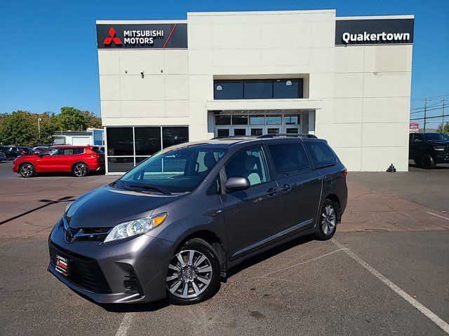 2020 Toyota Sienna LE